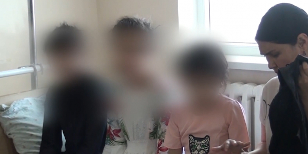 Сестер, над которыми 2 года издевалась мачеха, поместили в центр адаптации несовершеннолетних