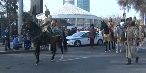 Жители Алматы встретили Наурыз костюмированным шествием