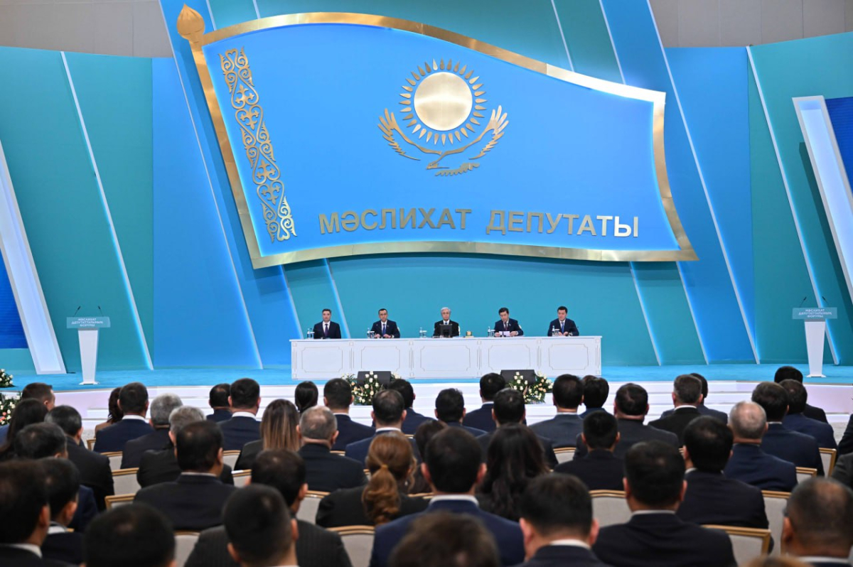 Президент выступил на ІІІ республиканском форуме депутатов маслихатов всех уровней