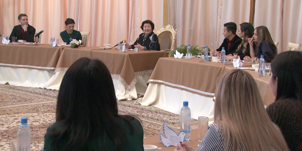 Сара Алпысқызының колледж түлектерімен кездесуі. &laquo;Өзін-өзі тану&raquo;