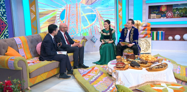 Uly dala Na&yacute;ryzy марафоны: Алекси де Кромбрюгхе де Пикендель, Клара Төленбаева, Ерлан Рысқали