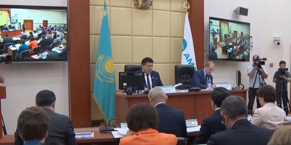 Прошло заседание фракции AMANAT по программе повышения доходов населения