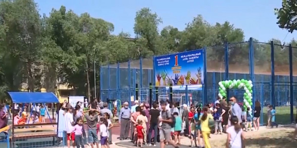 В Таразе открыли первую инклюзивную игровую площадку для детей с особыми потребностями