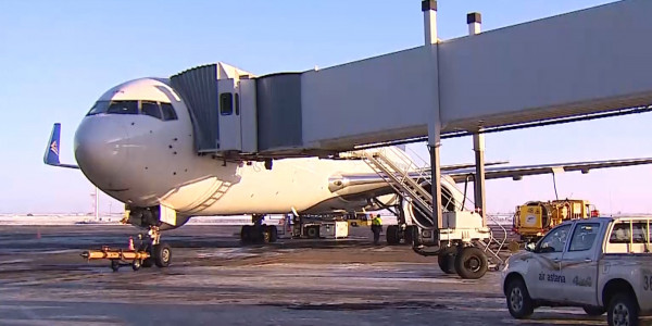 Казахстан запретил полеты в Украину