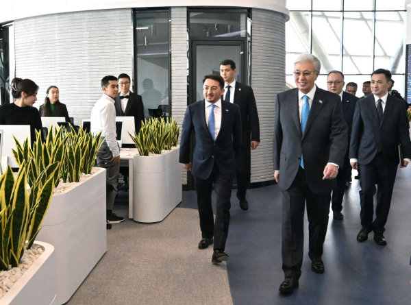 Президент Alem.ai халықаралық жасанды интеллект орталығын аралап көрді