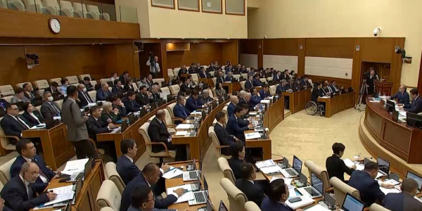 Какие вопросы обсуждали на заседании Парламента РК?