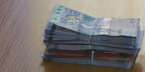 Маңғыстауда жолаушының жоғалтқан 4 млн теңгесі иесіне қайтарылды