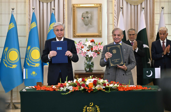 Қ. Тоқаев пен Ш. Шариф бірлескен декларацияға қол қойды