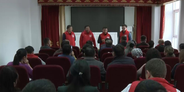 Кандидаты от НПК встретились с работниками Дворца языков