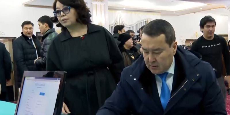 Алихан Смаилов проголосовал на выборах депутатов Мажилиса и маслихатов