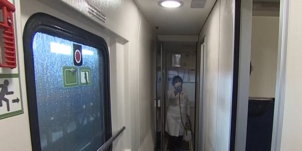 В пассажирских поездах началась дезинфекция