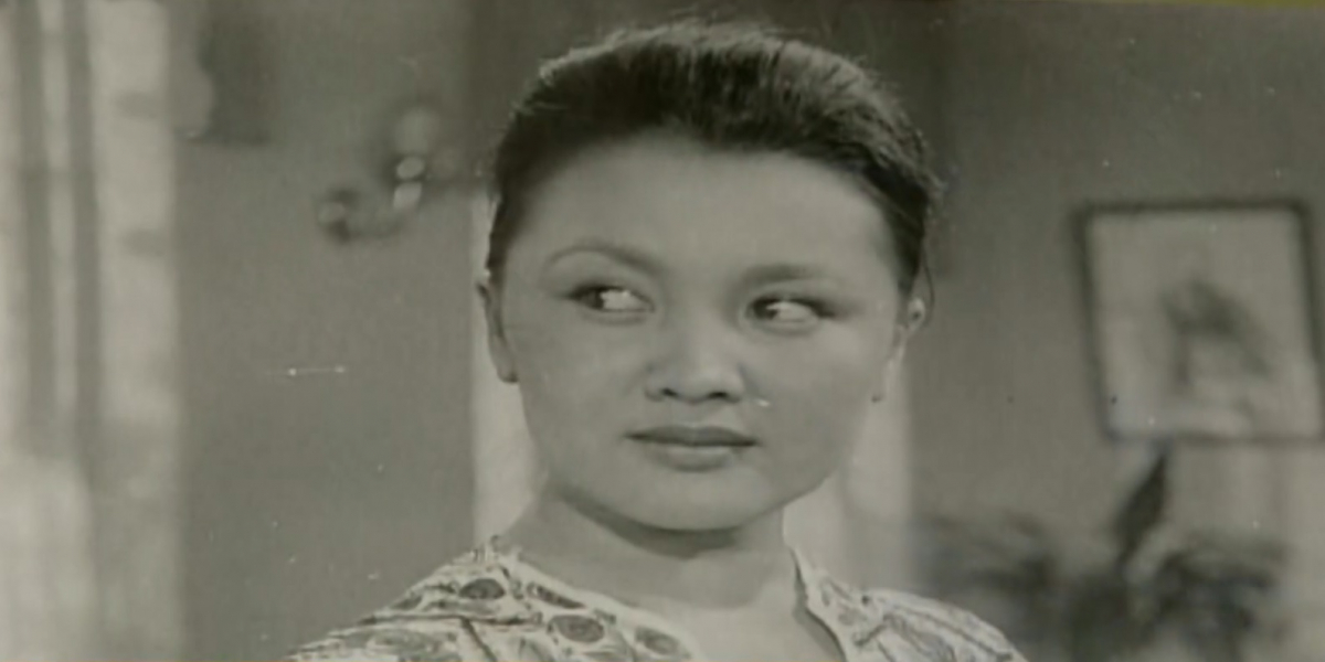 Қырылмаған жас порно Ұйықтап жатқан әйелдің бетіне түсірілген порно