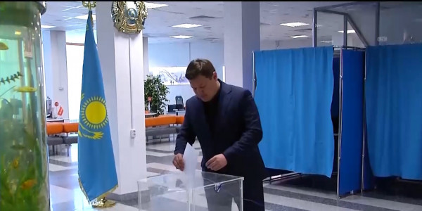 Исполнительный секретарь партии &laquo;AMANAT&raquo; отдал свой голос