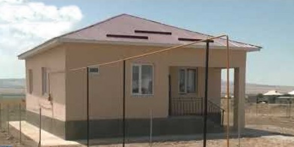 Пострадавшим от наводнения строят дома в Туркестанской области