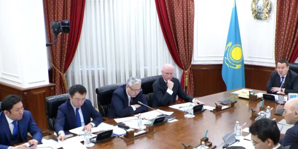 Новые антимонопольные меры в сфере производства нефтепродуктов рассмотрели сегодня в правительстве