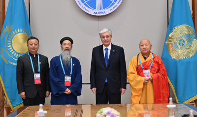 Мемлекет басшысы Әлемдік және дәстүрлі діндер көшбасшыларының VIІI съезіне қатысып жатқан Қытай делегациясымен кездесті