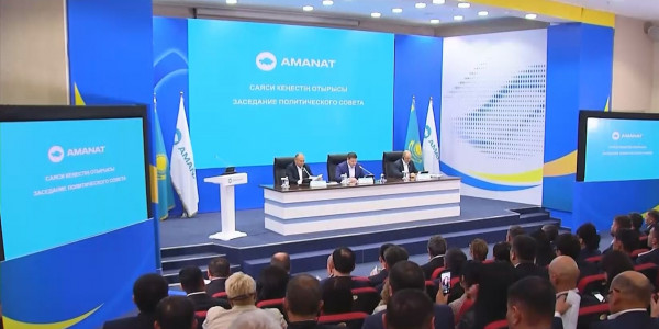 &laquo;AMANAT&raquo; партиясы жаңа саяси тұғырнамасының жобасын талқылады