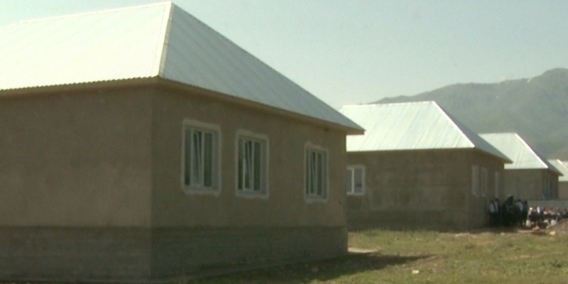 Сельский меценат строит дома для нуждающихся семей