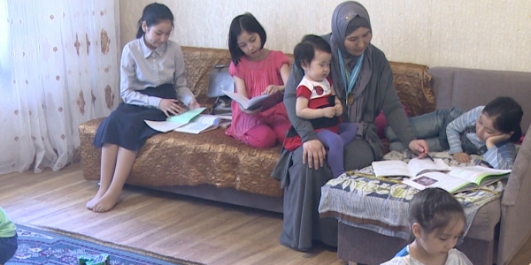 Көпбалалы аналарға әлеуметтік көмек беріліп жатыр