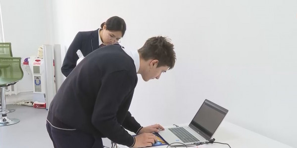 Талдықорғанда оқушылар медициналық робот құрастырды