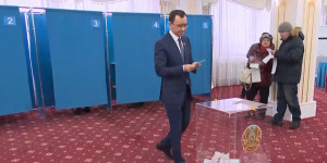 Маулен Ашимбаев проголосовал на выборах депутатов Мажилиса и маслихатов