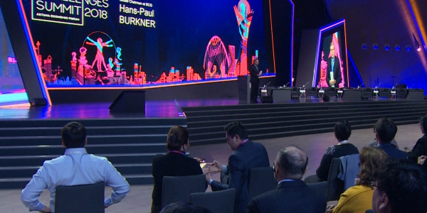 АЭФ 2018: участники форума обсуждают 5 мега-трендов развития мира