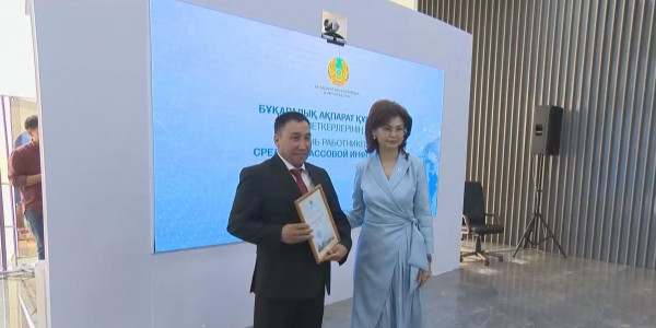 Аида Балаева БАҚ қызметкерлерін марапаттады