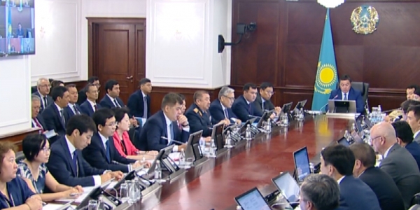 Члены Кабмина отчитались об исполнении поручений Главы государства