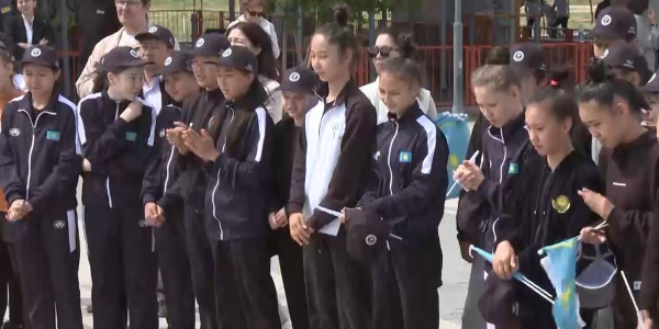 Звезды казахстанского спорта встретились с юными спортсменами