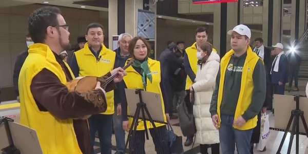 &laquo;Ауыл&raquo; партиясының өкілдері Алматы метросында фотокөрме өткізді