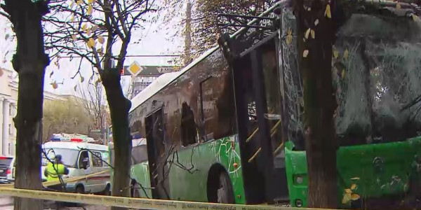 Алматыдағы автобустар апатынан бір адам көз жұмды