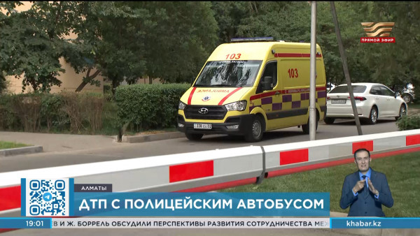 Крупное ДТП с участием полицейского автобуса произошло в Алматы