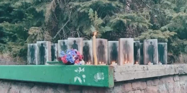 Алматылық жас суретшілер өрттен қаза тапқандарға инсталляция арнады