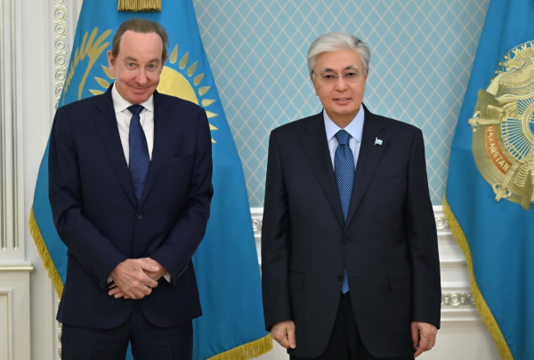 Президент принял главного исполнительного директора Air Astana Питера Фостера