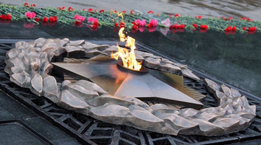 В Атырау задержали вандалов, осквернивших монумент погибшим в ВОВ