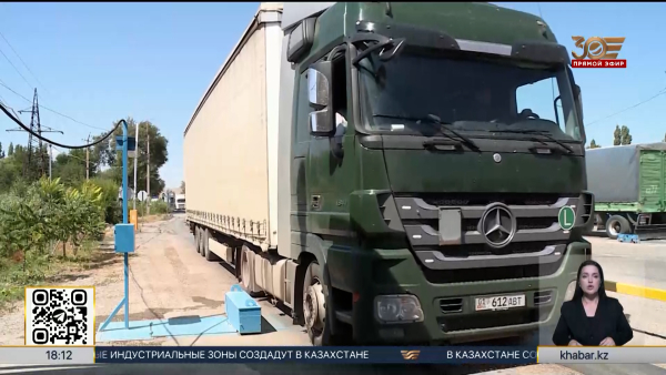 В Казахстане запретят ездить грузовикам по трассам в летнее время