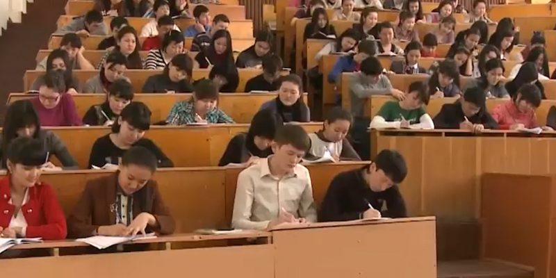 Треть студентов Западного Казахстана предлагают взятки преподавателям
