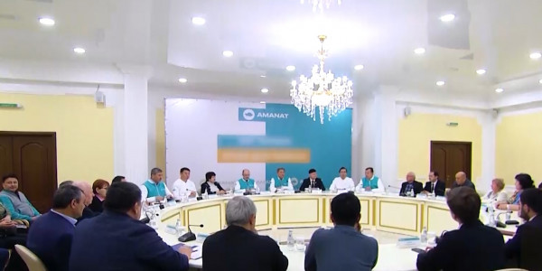 Предвыборный штаб AMANAT продолжает агиткампанию на западе республики