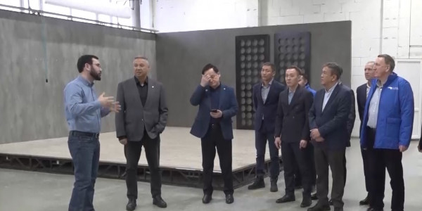 Кандидаты от партии &laquo;Ак Жол&raquo; ознакомились с промышленным комплексом Уральска