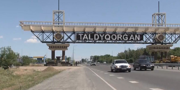 Талдықорғанда шенеуніктер заңсыз алған пәтерлер тұрғындарға берілді