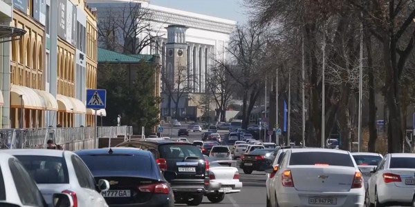 29 көлігін сатқан Ташкент әкімі түскен қаржыны қайырымдылыққа жұмсаған