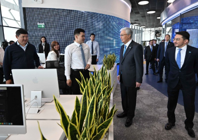 Президент посетил Международный центр искусственного интеллекта Alem.ai