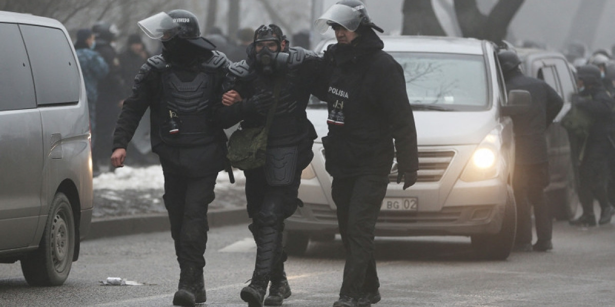 Полицейские задержали вооружённых людей в ЗКО