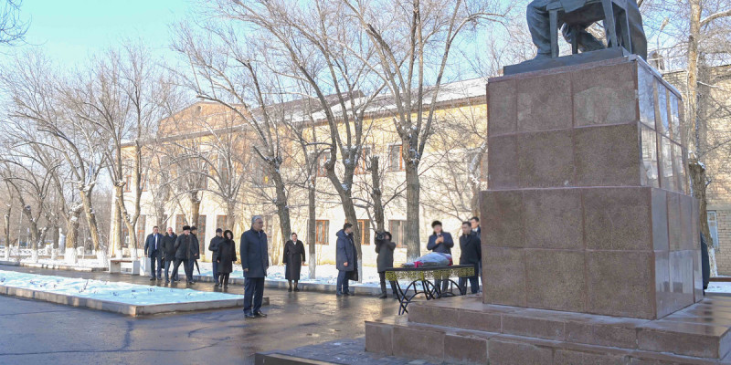 Глава государства посетил Актюбинский областной театр драмы имени Тахауи Ахтанова