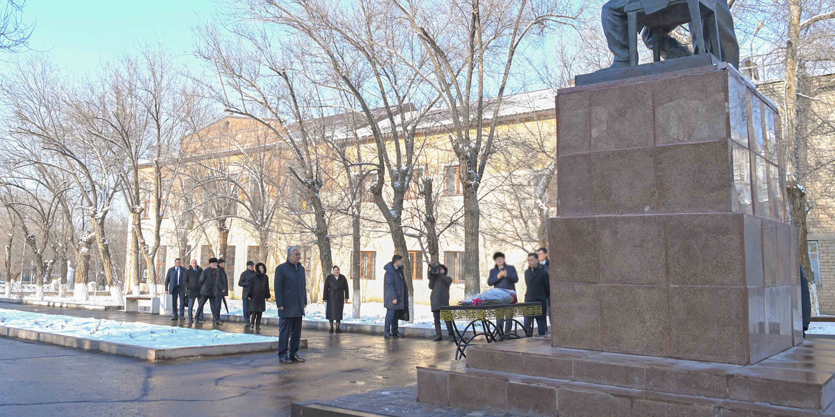 Глава государства посетил Актюбинский областной театр драмы имени Тахауи Ахтанова