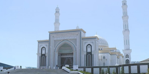 Ораза айт намазын мешіт аулаларында оқуға рұқсат етілді