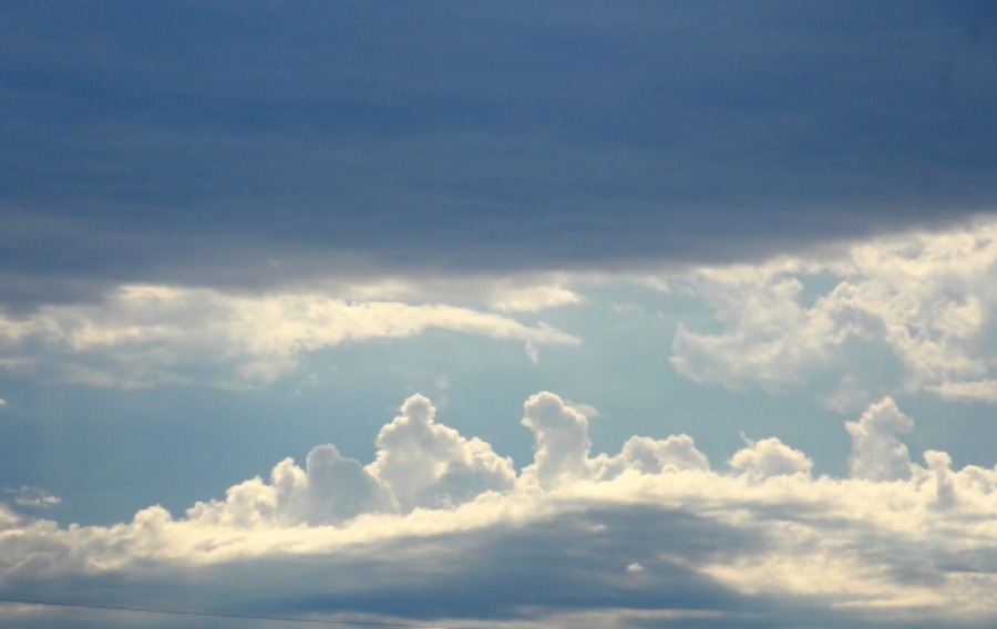 Воздух становится прохладным. Кучевые облака. Атлас облаков метеорологический. Климат фон. Cloud background image.