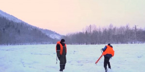 Горную реку в ВКО освободили от ледяных заторов