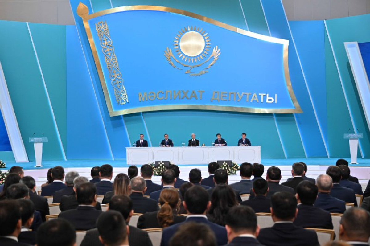 Президенттің қатысуымен мәслихат депутаттарының ІІІ республикалық форумы өтіп жатыр