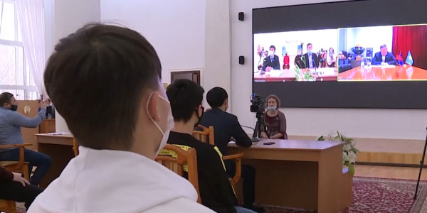 Известный спортсмен Даулет Турлыханов встретился онлайн с молодежью Карагандинской области